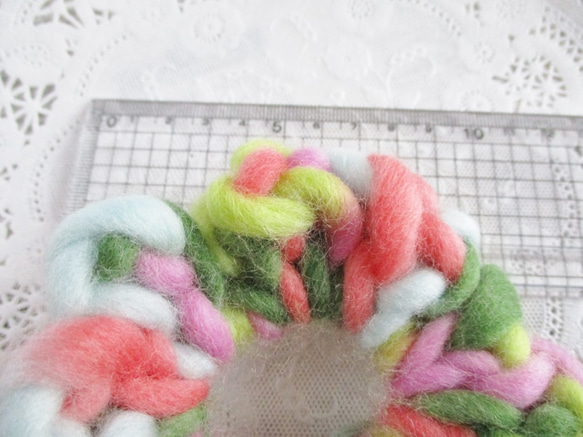再販 シュシュ ★ 暖色系 カラフル ロービング 手編み 毛糸 ヘアゴム ヘアアクセサリー 4枚目の画像