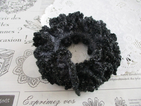 シュシュ ☆ 黒 グレー 毛糸 手編み 大人 ヘアゴム ヘアアクセサリー