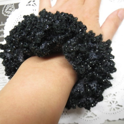 シュシュ ☆ 黒 グレー 毛糸 手編み 大人 ヘアゴム ヘアアクセサリー