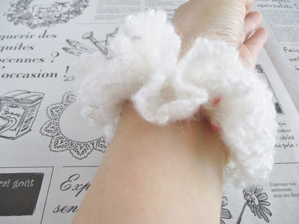 シュシュ ★ 雪の結晶 モヘア 毛糸 手編み 大人 ヘアアクセサリー 10枚目の画像