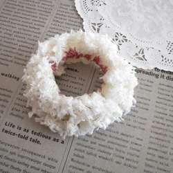 シュシュ ★ 白い 綿菓子 ファンシーヤーン 手編み ヘアゴム ヘアアクセサリー 10枚目の画像
