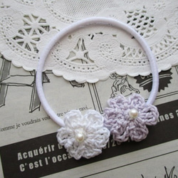★ヘアゴム★　かぎ針編みの紫と白の小さい花のヘアゴム 2枚目の画像