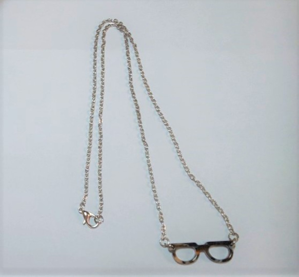 可愛いミニチア眼鏡フレームのペンダントヘッド・ロングネックレス 3枚目の画像