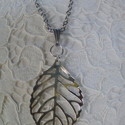 SPECIAL PRICE♡透かしリーフモチーフ・チェーンネックレス ネイビー