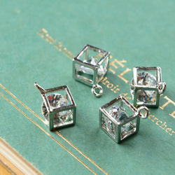 きらきら四角ガラスダイヤ入りチャーム・ロングネックレス　ステンレスシルバーカラー　80ｃｍ 6枚目の画像