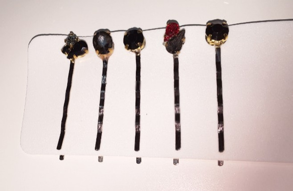 クリスタルビジュのヘアピン　５本組　ブラック 1枚目の画像