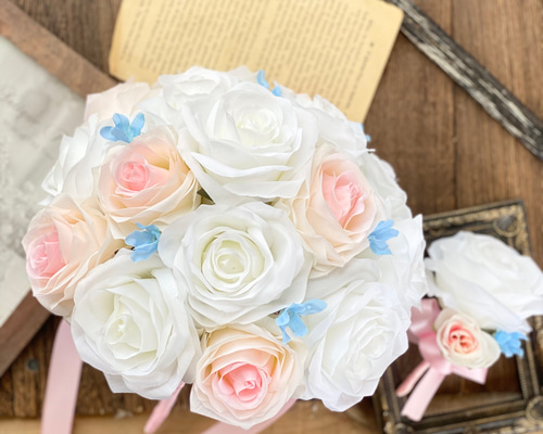 再販＊人気】白×ピンク×水色のラウンドブーケ☆ ブーケ ほうき星