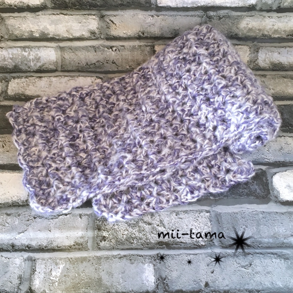 手編みのマフラー(かぎ針編み メランジモヘア ネイビー × オフホワイト) 3枚目の画像