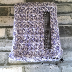 手編みのマフラー(かぎ針編み メランジモヘア ネイビー × オフホワイト) 4枚目の画像