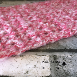 手編みのマフラー(かぎ針編み メランジモヘア レッド × オフホワイト) 5枚目の画像