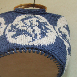 メリヤス細編みの編み込み模様トートバッグ　アザミ 3枚目の画像