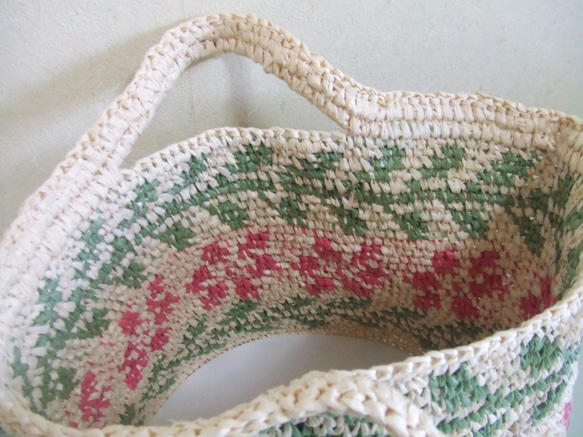 メリヤス細編みの編み込み模様トートバッグ　ボタニカル 2枚目の画像