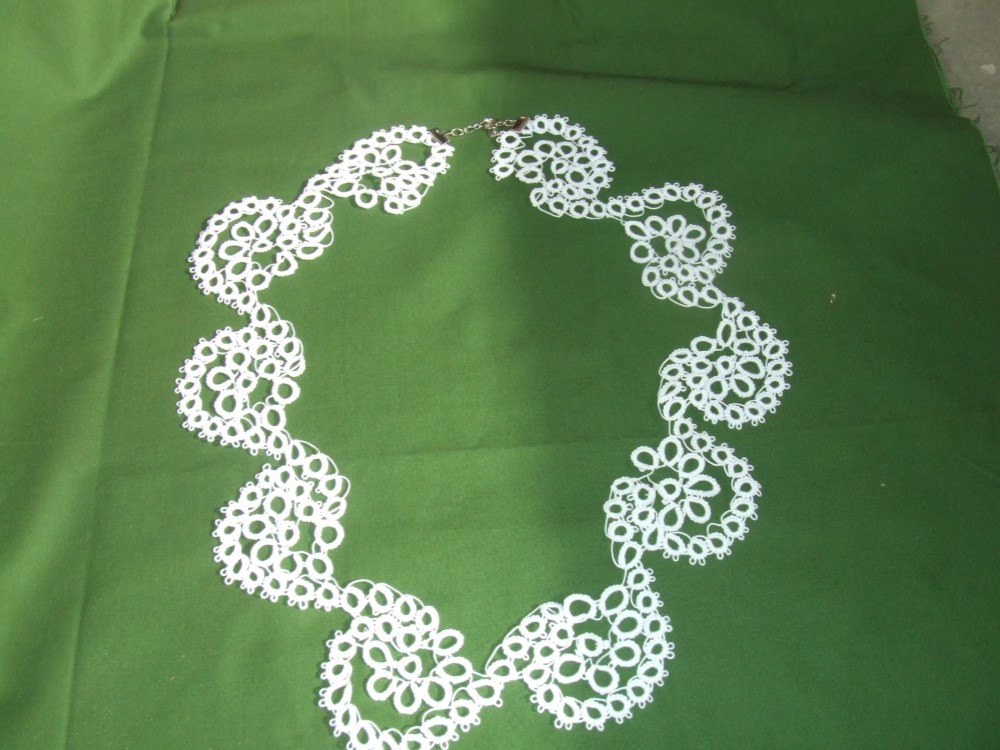 タティングレースのネックレス