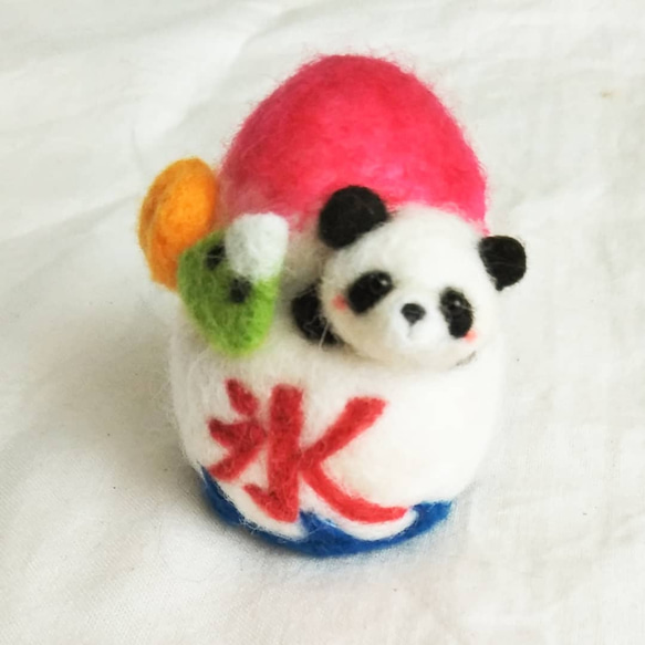 羊毛フェルト　猫とパンダ　ハンドメイド 羊毛フェルト ハンドメイド ジャイアントパンダ（子供） 羊毛