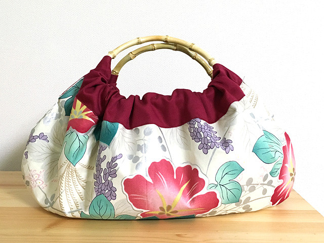 バンブー持ち手のグラニーバッグ　朝顔／ベージュ