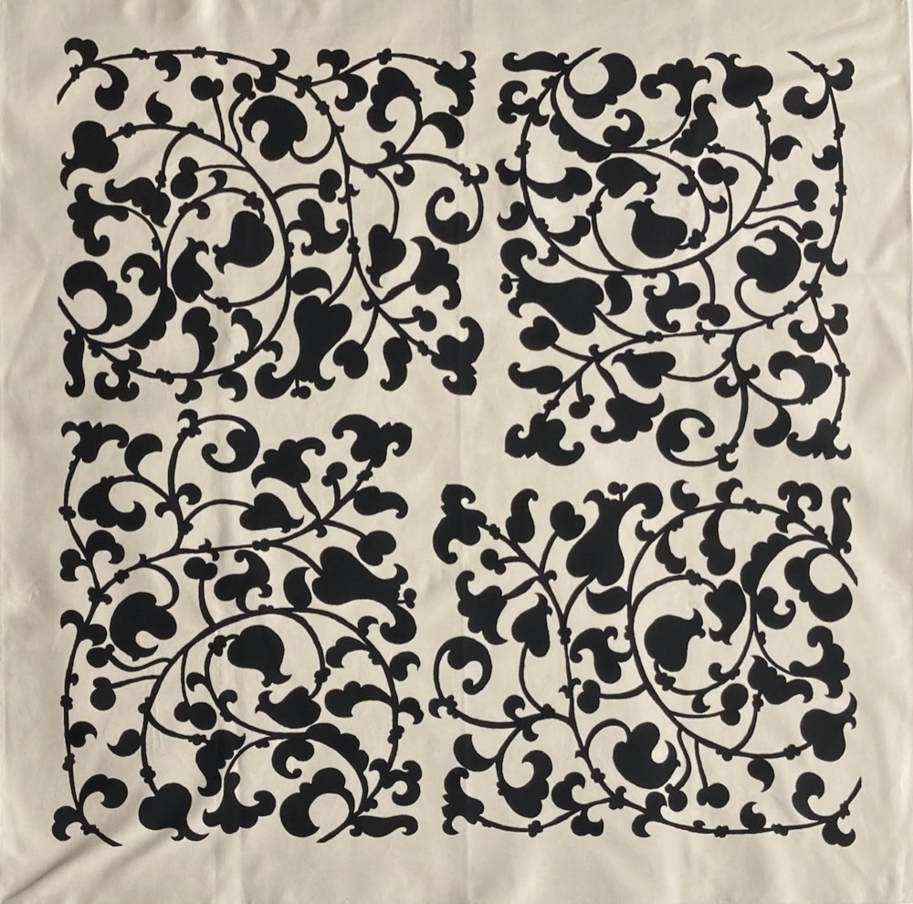 風呂敷　大判　洋からくさ　黒　唐草　キャンバスにシルクスクリーンプリント 6,270円