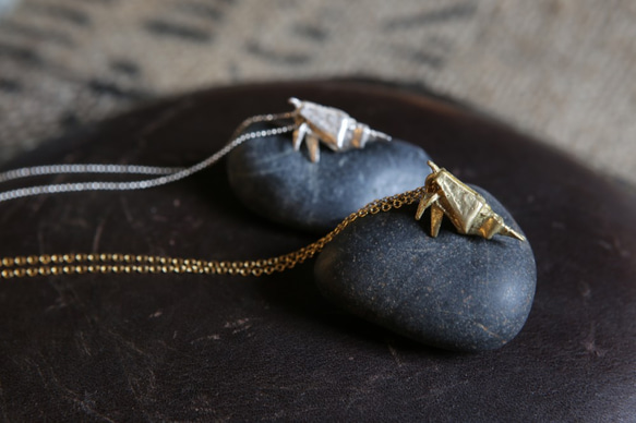 Origamini 小摺學 黃銅蝦項鍊 Shrimp Brass Necklace 第5張的照片