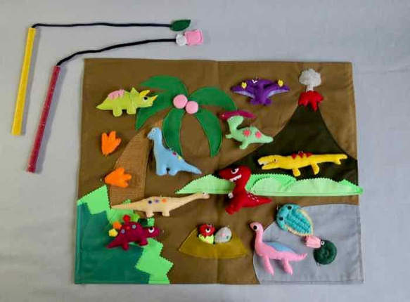 フェルトおもちゃ、恐竜つりセット 1枚目の画像