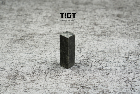 TIGT - 鈦印方城 Titanium< 鈦金屬一體成型實心印材 > 絕美現身 百年典藏 石紋 鈦銀 藍金 三色任選 第6張的照片