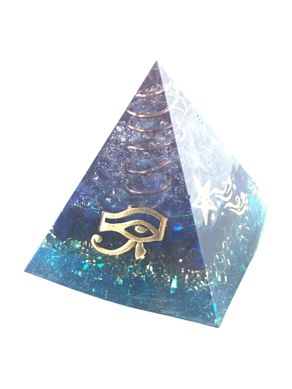 ピラミッド型オルゴナイト☆ラーの目 立体・オブジェ neparin3