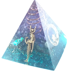 ピラミッド型オルゴナイト☆女神イシス 1枚目の画像