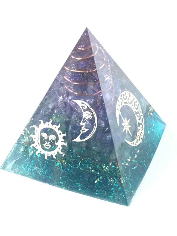 ピラミッド型オルゴナイト☆女神イシス 2枚目の画像