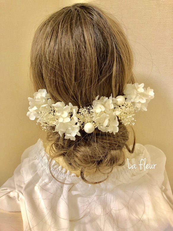 ホワイト紫陽花とホワイトかすみ草のヘッドパーツ 髪飾り 1枚目の画像