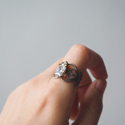 四爪鋯石 縷空雕花愛心花片 黃銅戒指  輕珠寶 B09 第1張的照片