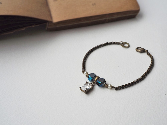 長方形四爪鋯石 切面玻璃珠 ( 霧白 / 深藍 ) 輕珠寶 黃銅手鍊  B15 第4張的照片