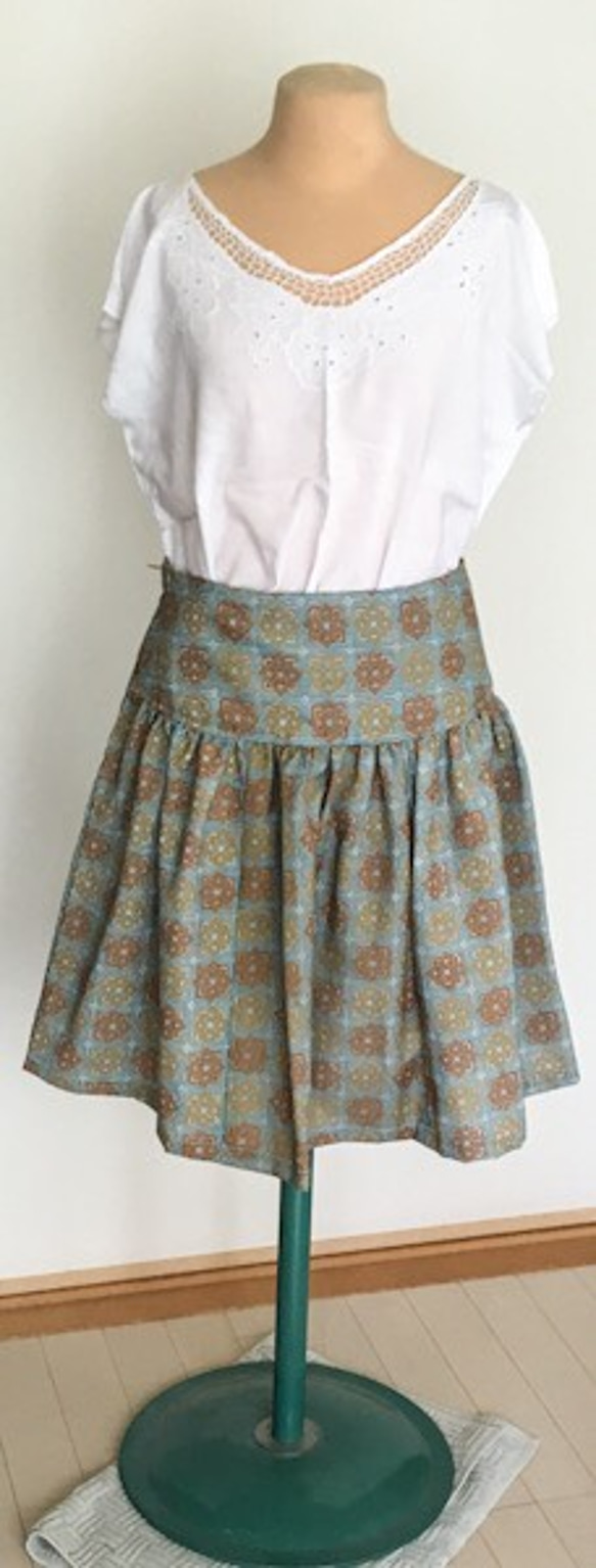 ヨーク切り替えのスカート 1枚目の画像