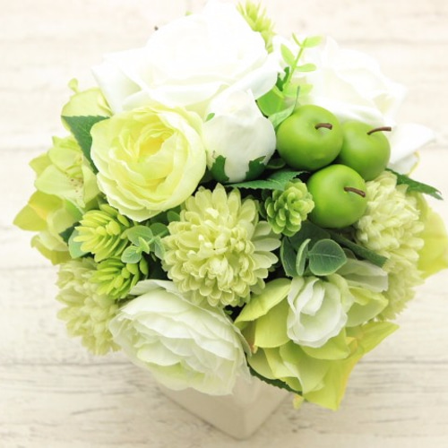 白とグリーンの上品なフラワーアレンジメント♪ アートフラワー Lucca