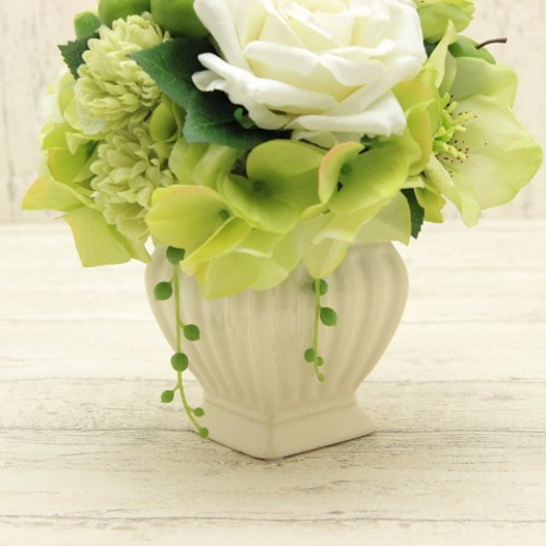 ホワイトグリーンのアートフラワーアレンジメント ホワイトグリーンの