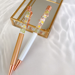 【名入れ可】カモミールブーケのハーバリウムボールペン　スターフラワー　ギフト　プレゼント　無料ラッピング 3枚目の画像