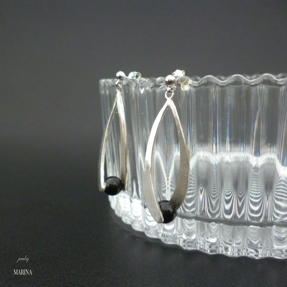 しずくのピアス - black silver