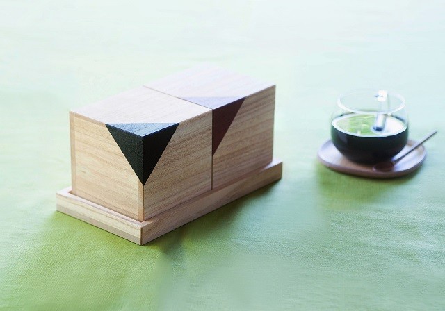 コーヒー通の方へのプレゼントにいかがですか？　桐CUBEコーヒーキャニスター　２個セット（クロ・ベンガラ）