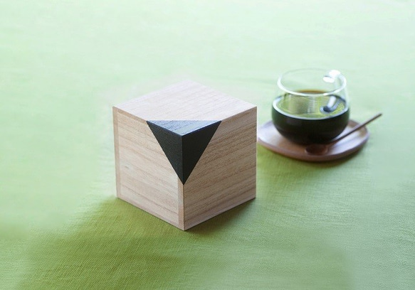 コーヒー通の方へのプレゼントにいかがですか？　桐CUBEコーヒーキャニスター　２個セット（クロ・ベンガラ） 3枚目の画像