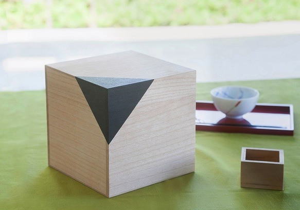 お米の保管、お困りではありませんか？　桐CUBE　米びつ 　お米2kg　クロ 1枚目の画像