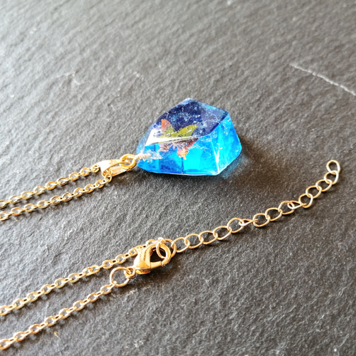 蝶の鉱石☆再販 / ファンタジー / レジン / ネックレス 蝶の鉱石☆再販 / ファンタジー / レジン / ネックレス
