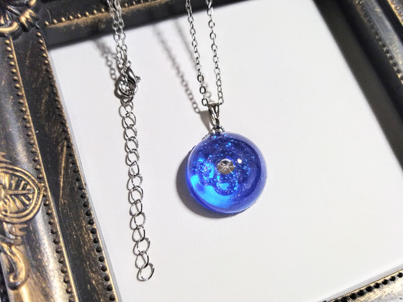 旅人の宝石「蒼の国の物語」 蓄光宇宙レジン3点ネックレスセット