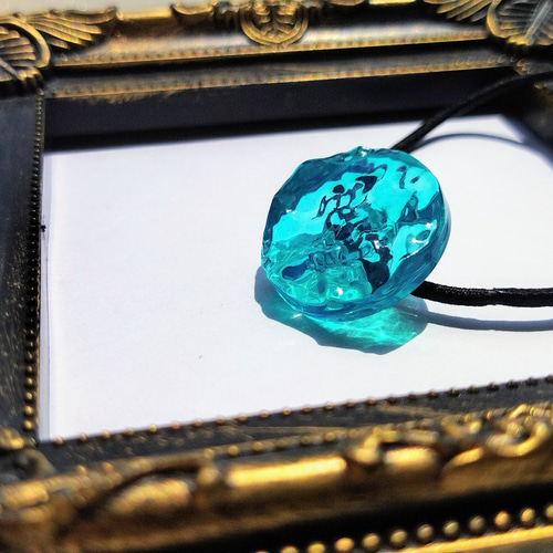 レジンヘアゴム　3連　お花たっぷり　ターコイズ　天然石　ブルー　ビジュー レジンヘアゴム3連お花たっぷりターコイズ天然石ブルービジュー