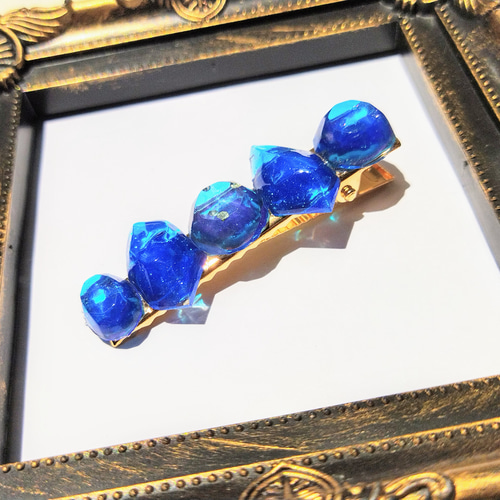 雪と蝶々の宇宙ヘアクリップ。❅°.。 プー さん ヘアピン