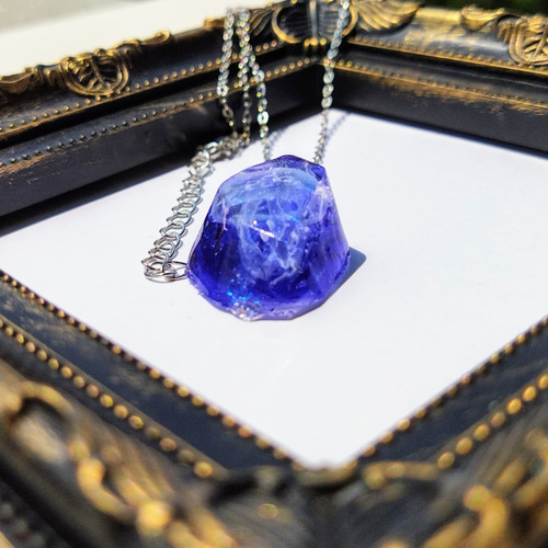 夜の神秘的な海クラゲ鉱石ネックレス☆再販 / レジン / 夜空 / 星空