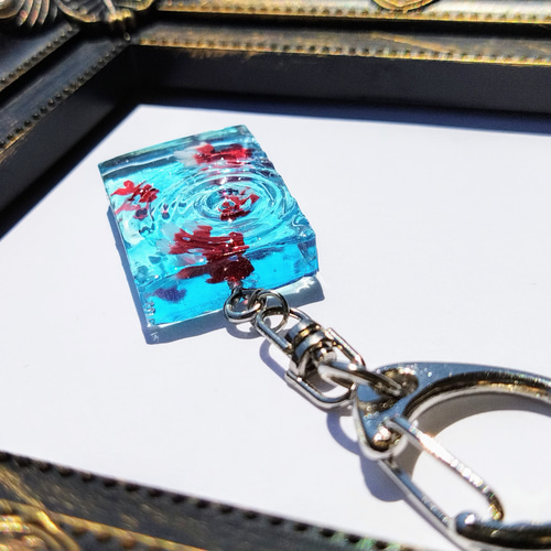 金魚の波紋キーホルダー☆再販8 / レジン / 和風 / 浴衣 その他 金魚の波紋キーホルダー☆再販8 / レジン / 和風 / 浴衣 その他
