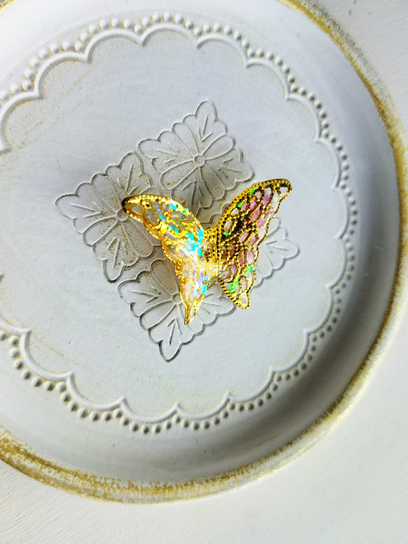 結晶のバタフライブローチ / 蝶 / ゴールド / アンティーク 4枚目の画像