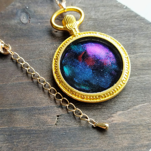 宇宙の懐中時計 / レジン / 夜空 ネックレス・ペンダント 華昇 優羽