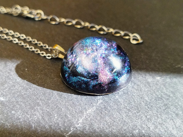 宇宙ネックレス / 22mm / レジン / メンズ / ギフト 2枚目の画像