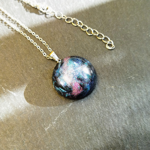 レジン💫クルクル手書きの宇宙渦!幻想的スペースペンダント