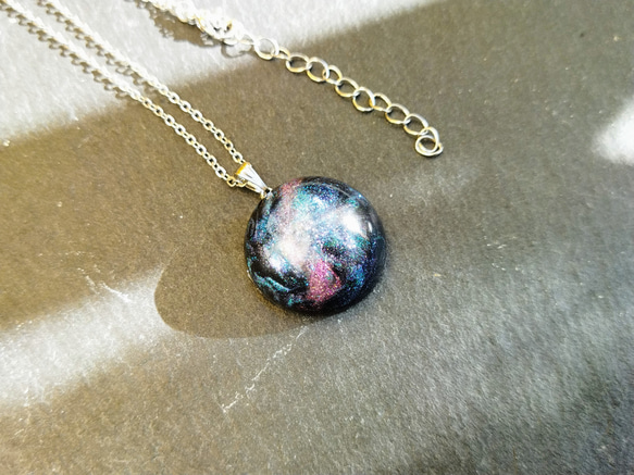 宇宙ネックレス / 22mm / レジン / メンズ / ギフト 3枚目の画像