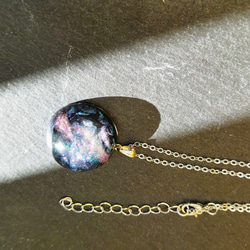 宇宙ネックレス / 22mm / レジン / メンズ / ギフト 5枚目の画像