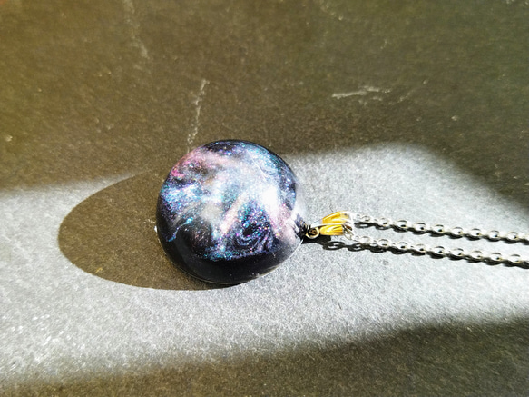 宇宙ネックレス / 22mm / レジン / メンズ / ギフト 10枚目の画像